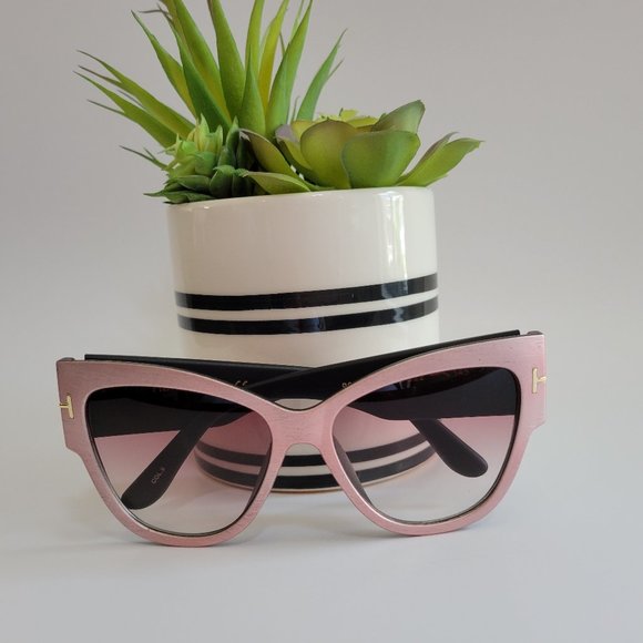 Accessories - Womens Oversized Cat Eye Sunglasses Vintage Retro